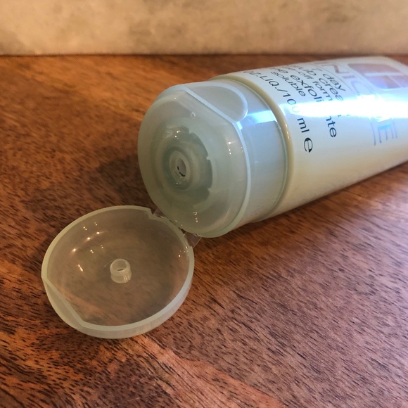 Clinique 7 Day Scrub Cream Rinse-Off Formula - Picture 3 of 4